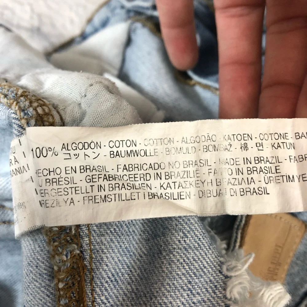 Zara Distressed Denim jean shorts Light wash denim Size 8